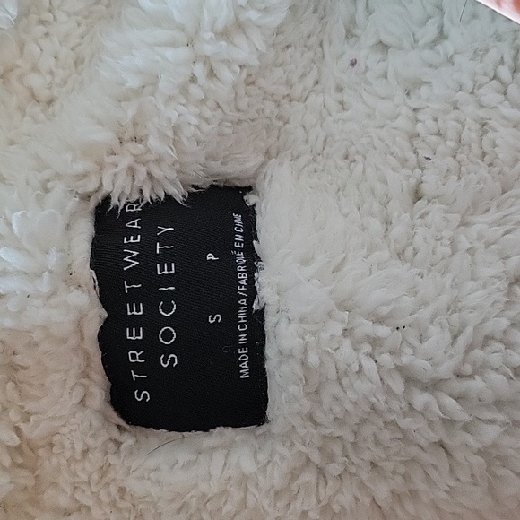 Sweater/windbreaker - Picture 3 of 3